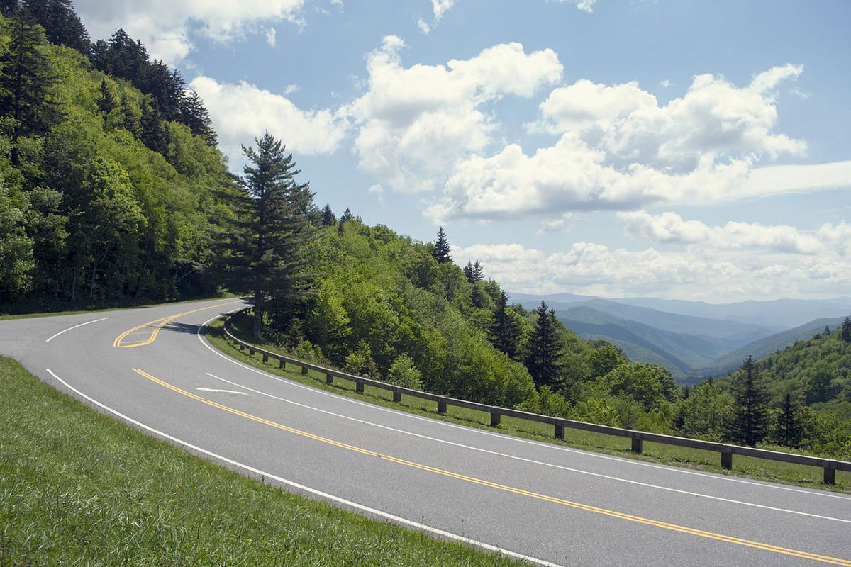 road in the smoky mountains