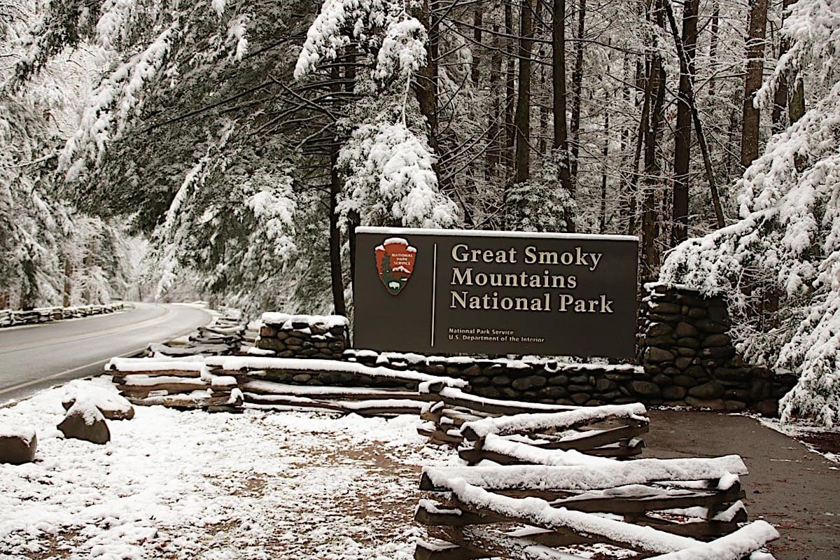 smoky mountain national park entrance sign in the snow